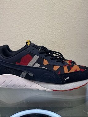 Size 8.5 puma, Red Bull, racing speed fusion motorsport sneakers